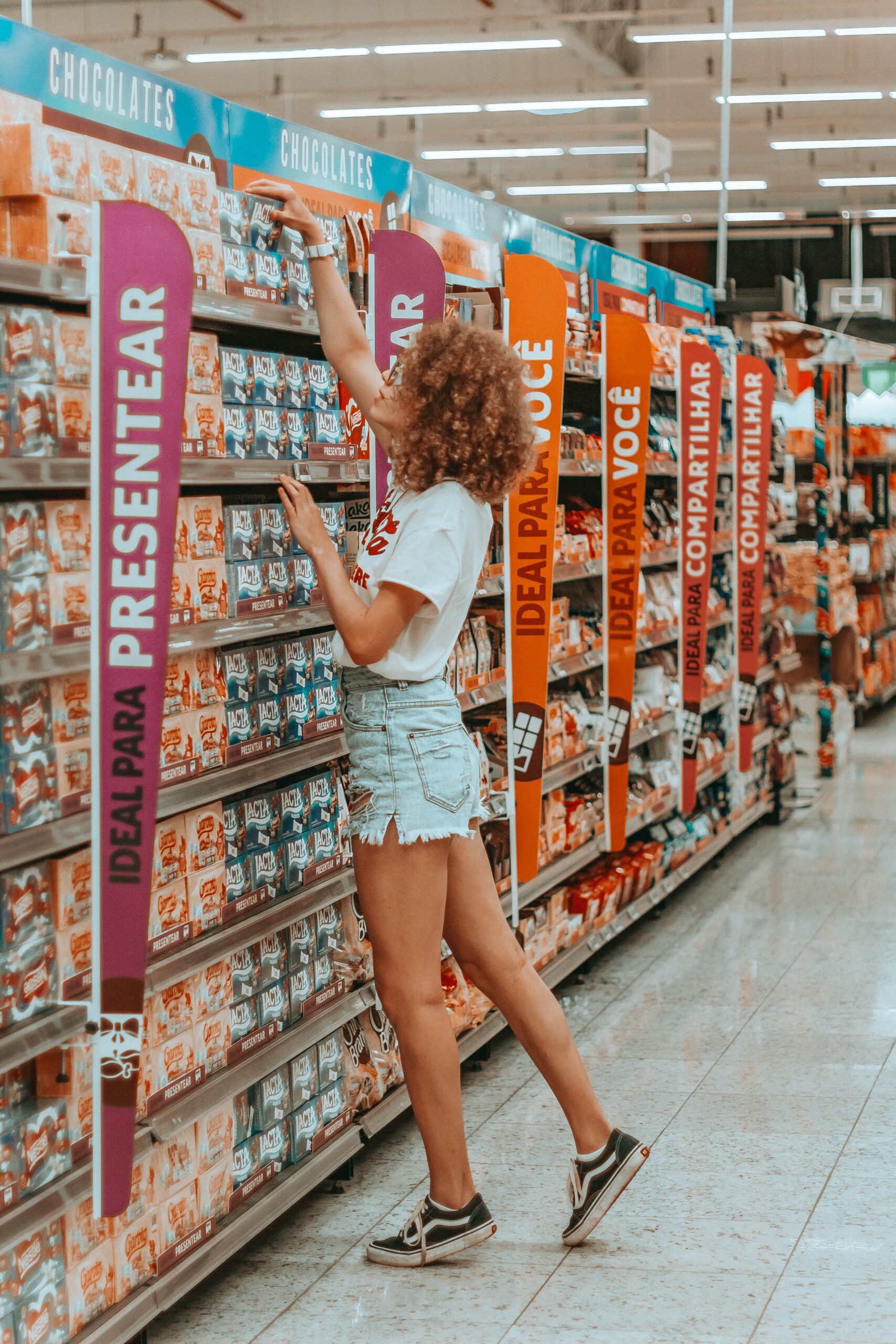 woman-grocery-shopping-by-allef-vinicius